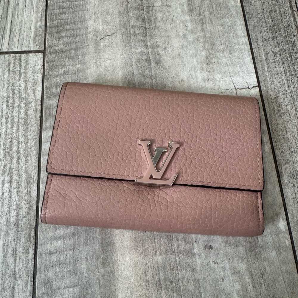 Louis Vuitton Mauve Pink Textured Leather Wallet with LV Monogram